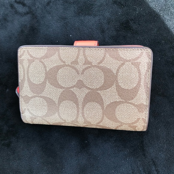 Signature Coach Corner Zip Wallet and Coin Purse - Picture 3 of 5